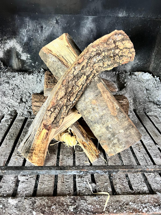 30 fajos de leña, 2 mallas de encendido y 1 wood balls